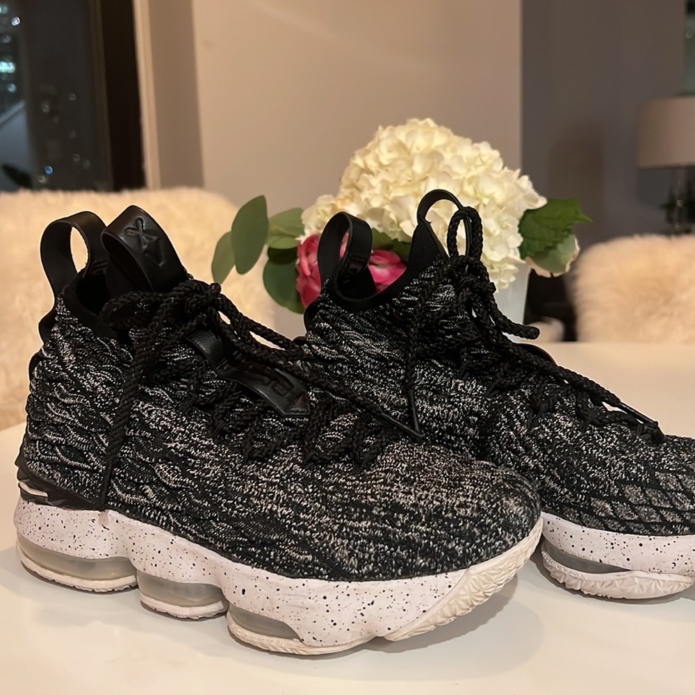 Nike LeBron 15 XV Ashes Size youth 4.5 like new
